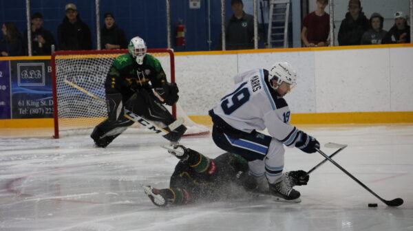 Dryden GM Ice Dogs Rally Past the Thunder Bay North Stars for 6–4 Win